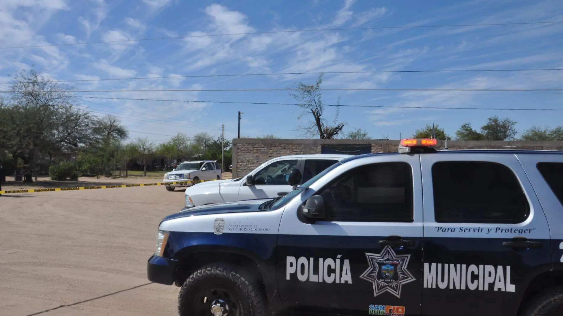 Hombres armados atacaron a los ocupantes de una camioneta Denali color blanco en las inmediaciones de la colonia Solidaridad